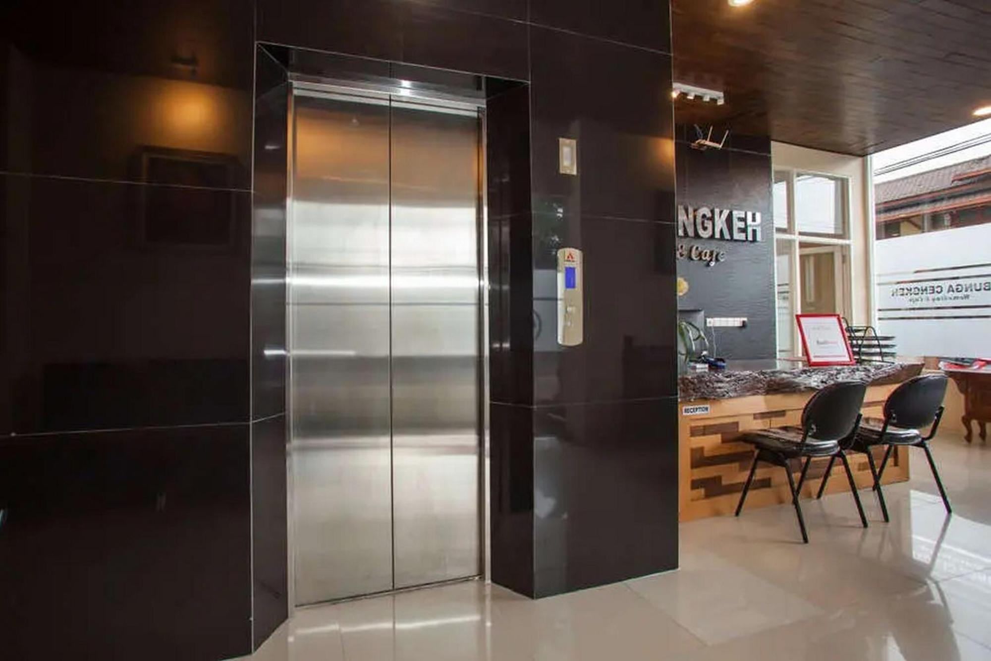 מלון Reddoorz Premium @ Jalan Cengkeh מאלאנג מראה חיצוני תמונה