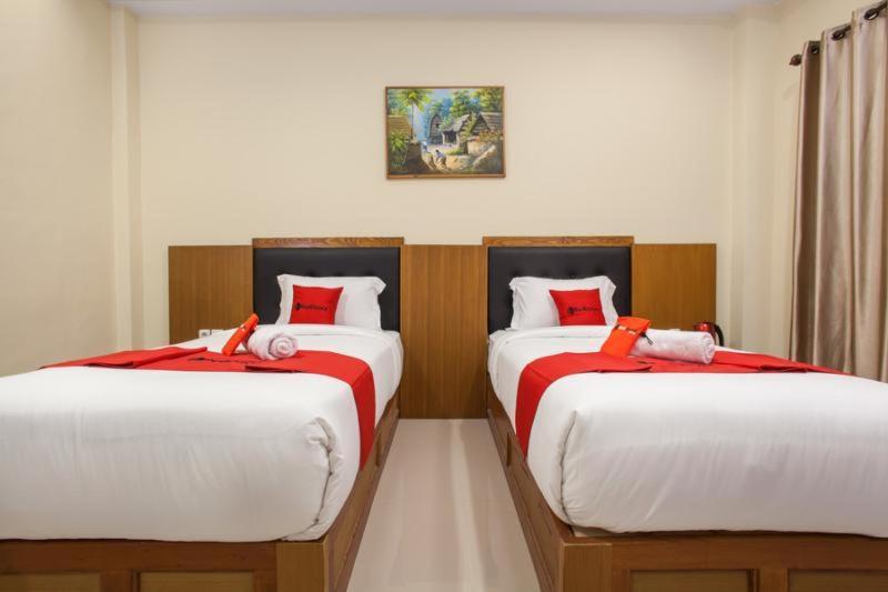 מלון Reddoorz Premium @ Jalan Cengkeh מאלאנג חדר תמונה